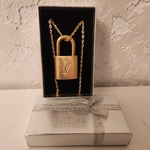 Louis Vuitton Gold Lock No Key With Unbranded Chain 319